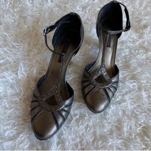 Antonio Melani metallic Silver Leather Mary Jane heels/pumps/shoes Sz 6 Gray